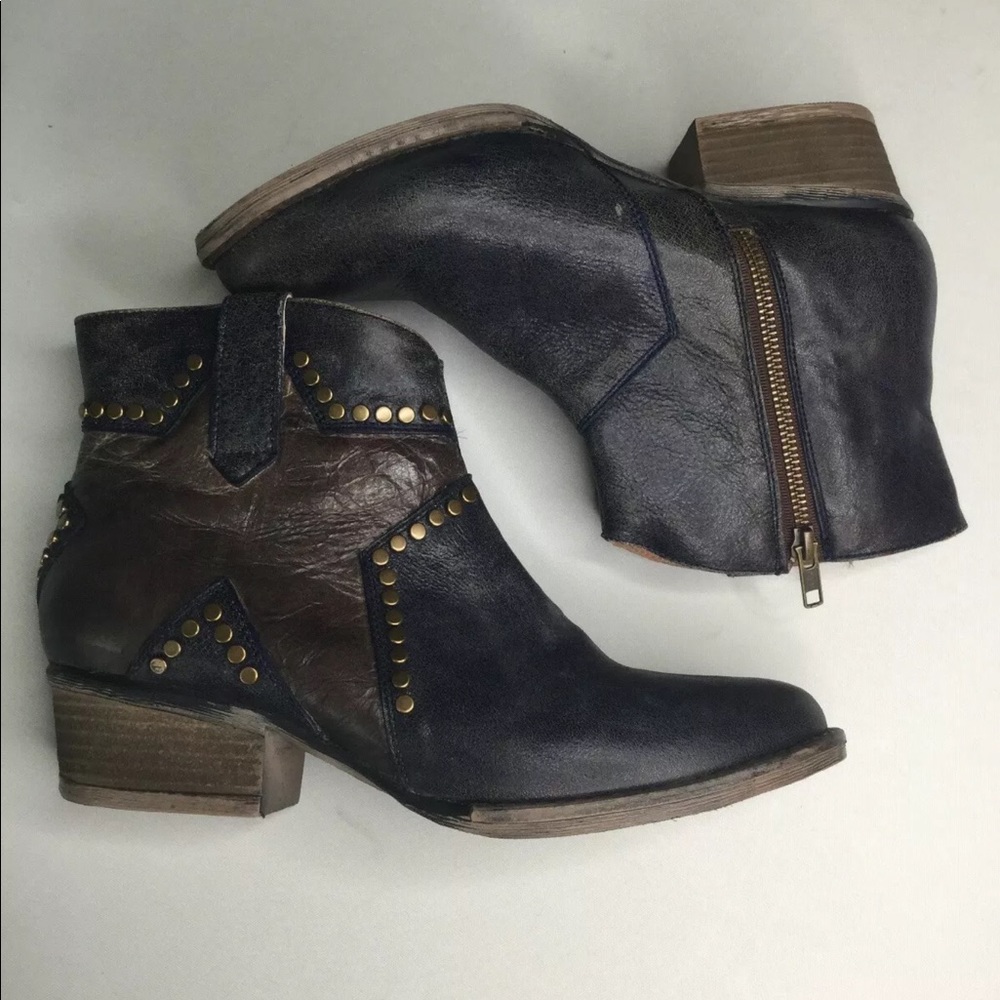 Circle G Distressed Black Brown Cowboy Boots